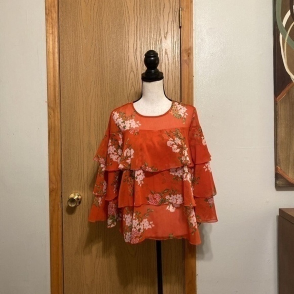 Who What Wear NWT Small Red w/Floral Print & Ruffles Scoop Neck 3/4 Sleeve Top